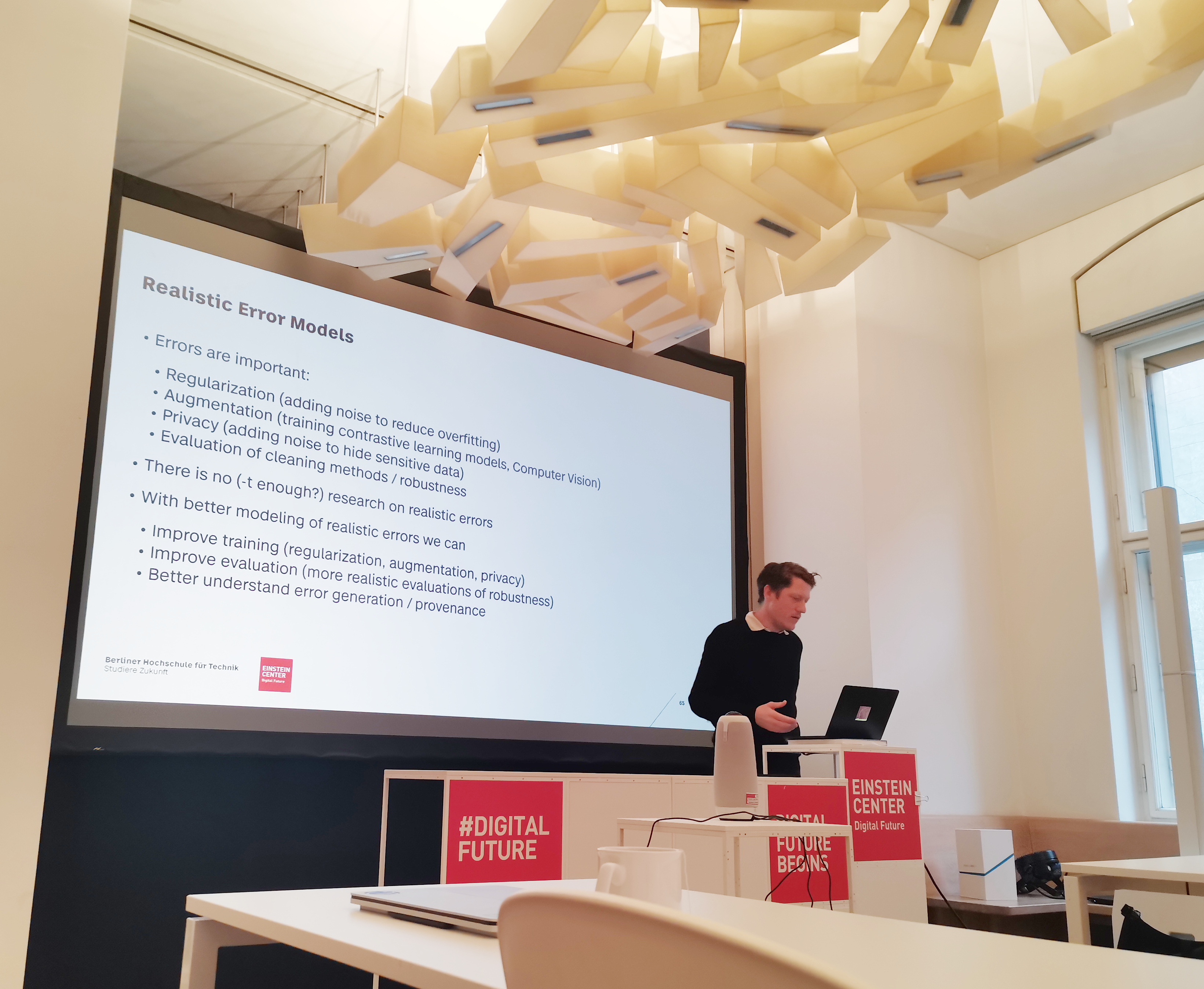 Felix Biessmann presenting on realistic error models at the project meeting at the Einstein Center Digital Future